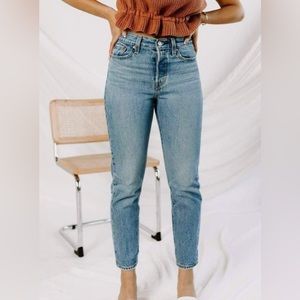 Levi’s women’s Wedgie icon premium NWT size 25